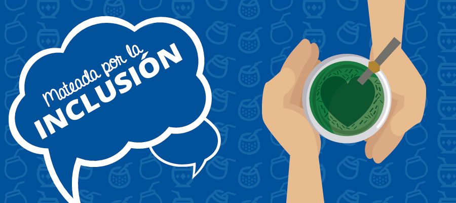 Ilustración que muestra dos manos sosteniendo un mate con un corazón verde en la yerba, acompañado por un bocadillo de diálogo que dice “Mateada por la inclusión” sobre un fondo azul con pequeños íconos relacionados con mates.