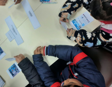 Imagen promocional con fondo azul que contiene el texto en letras mayúsculas blancas: «CONVOCATORIA ABIERTA AL CURSO DE ACCESIBILIDAD WEB 2026».